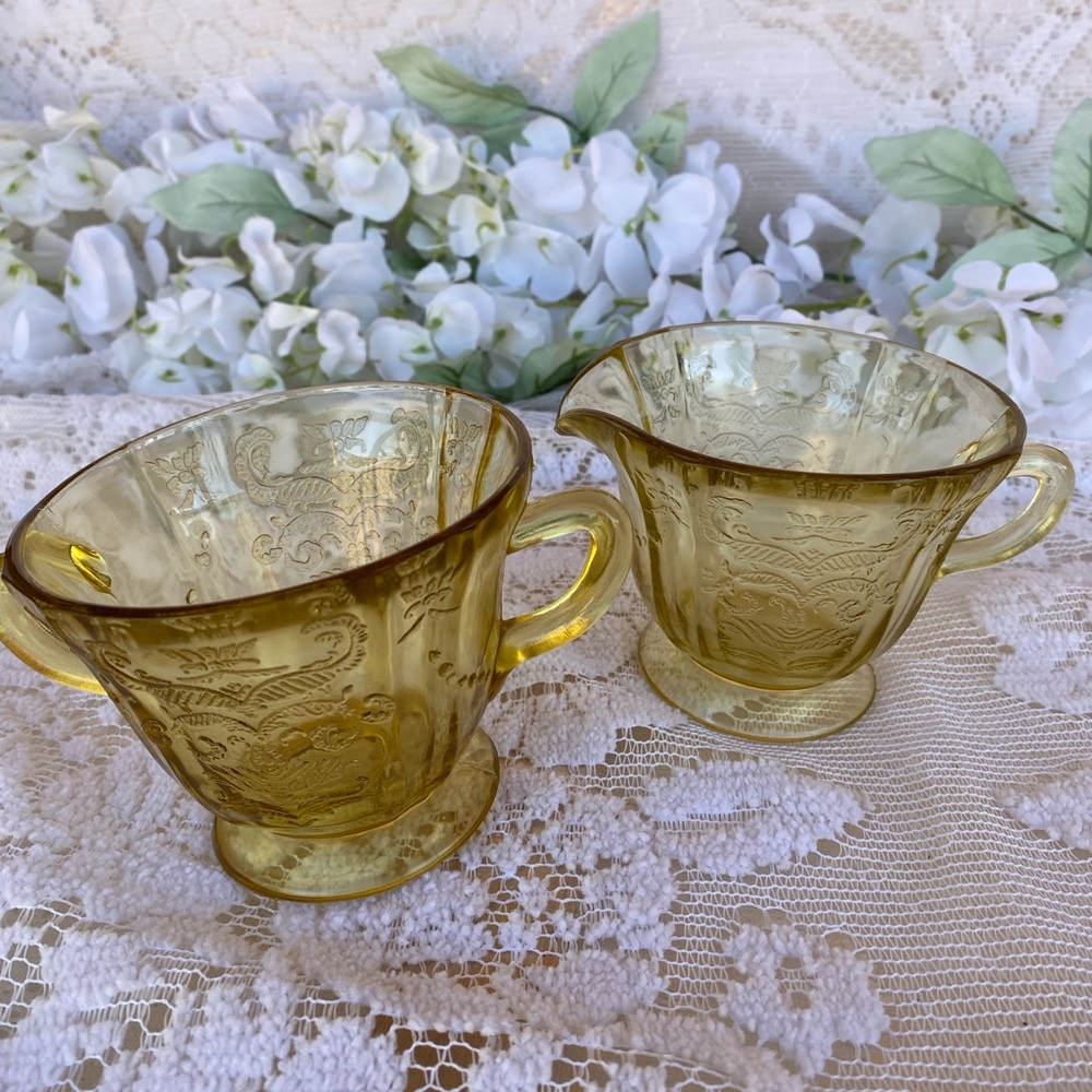 Elegant Federal Yellow Glass Creamer and Sugar Set Madrid Pattern